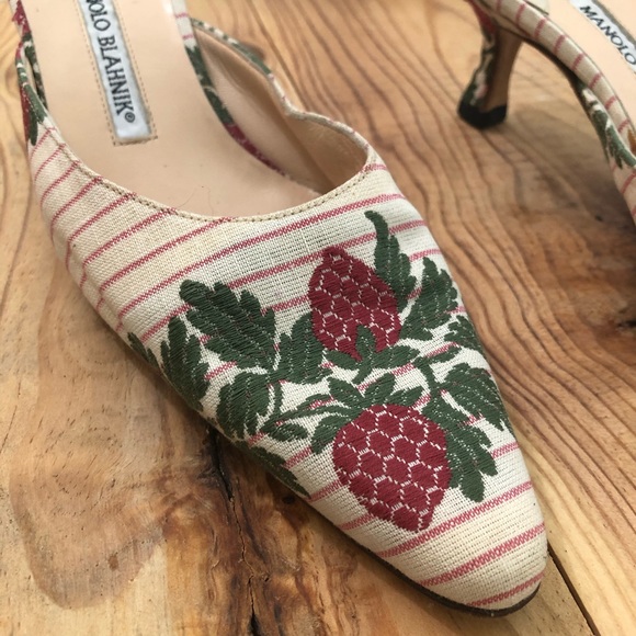 Manolo Blahnik strawberry mules - Picture 4 of 4